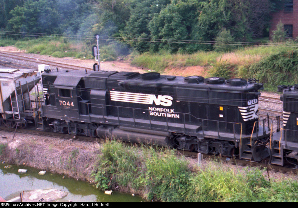 NS 7044